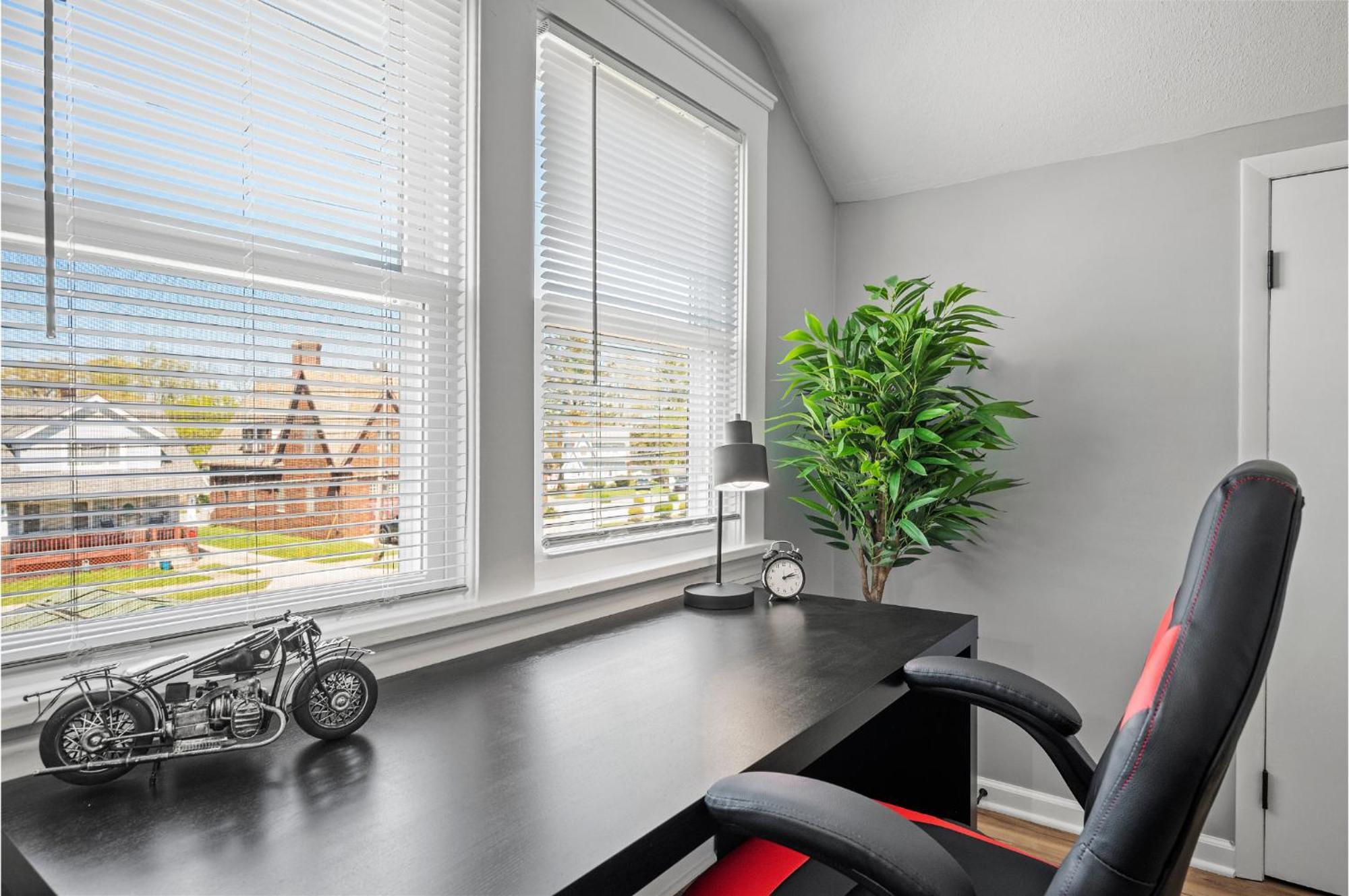 Amazing Parma Home King Bed Full Office Room Exterior photo